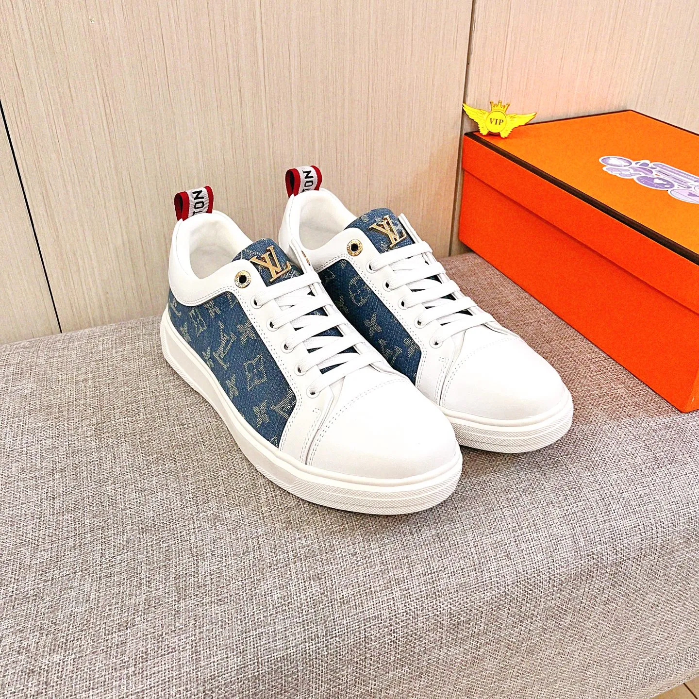 🚘🚘Factory batch 400💰[LV]🔥Louis Vuitton, high-end men's shoes brand, official website 1:1 latest masterpiece: the upper is made of first-layer cowhide imported from Italy with a comfortable and breathable lining➕original non-slip and wear-resistant outsole🔥, making walking more convenient and comfortable! An exclusive new model, a stunning work, a beautiful 1:1 replica [color] compared to the official quality! Create a fashionable personality to set off your uniqueness! A must-have for trendy men! Classic🔥Size: 38-44 Color: 🔥Multiple colors available🔥
